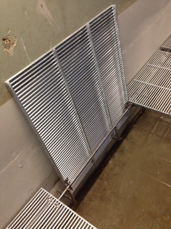 Folding tri-bar slats